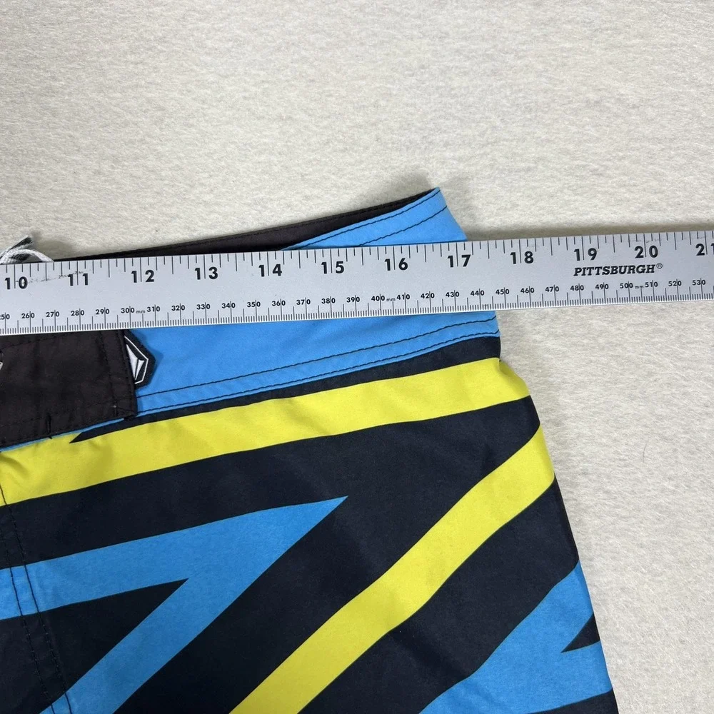 Volcom Board Shorts Mens Size 36 Black Blue Yellow Zigzag‎ Swim Trunks - Picture 5 of 8